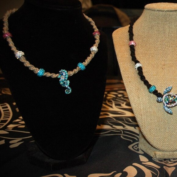 Beautiful Sea Life Combo Set of 3 Necklaces & Broach/Pin On Handmade Hemp Chains - Picture 2 of 15
